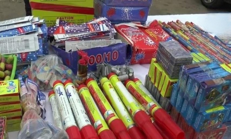 شرطة سلا تلقي القبض على أحد بائعي المفرقعات والألعاب النارية شرطة سلا تلقي القبض على أحد بائعي المفرقعات والألعاب النارية