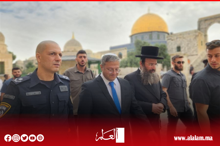 وزير الأمن القومي الإسرائيلي يقتحم المسجد الأقصى وزير الأمن القومي الإسرائيلي يقتحم المسجد الأقصى