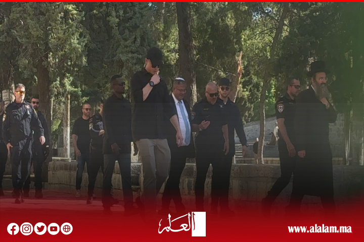 وزير الأمن القومي الإسرائيلي يقتحم المسجد الأقصى وزير الأمن القومي الإسرائيلي يقتحم المسجد الأقصى