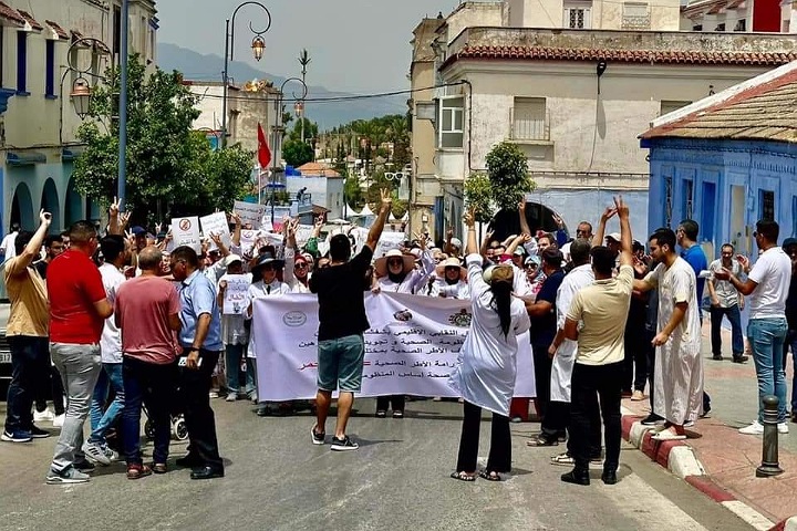 التنسيق النقابي  يقود وقفة احتجاجية للأطر الصحية بشفشاون