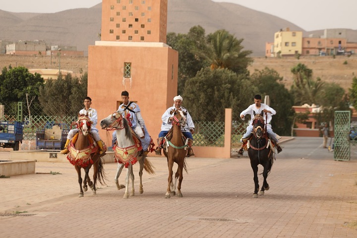سباقات "الهجن" وعروض الفروسية التقليدية أقوى لحظات المحطة الثالثة للقافلة الوطنية للرياضة الجماهيرية بكلميم