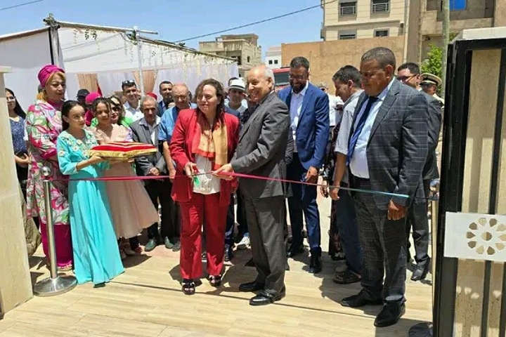 حيار تترأس افتتاح 3 مراكز اجتماعية متعددة الخدمات بالعيون وتاوريرت بمناسبة الذكرى 25 لعيد العرش المجيد حيار تترأس افتتاح 3 مراكز اجتماعية متعددة الخدمات بالعيون وتاوريرت بمناسبة الذكرى 25 لعيد العرش المجيد