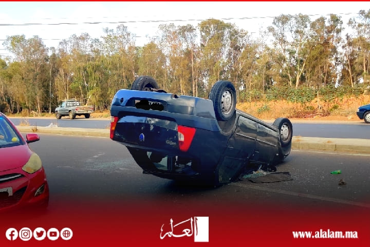 تمارة: حادث انقلاب سيارة يسفر عن إصابة السائق بشكل خطير ونجاة مرافقه بأعجوبة تمارة: حادث انقلاب سيارة يسفر عن إصابة السائق بشكل خطير ونجاة مرافقه بأعجوبة