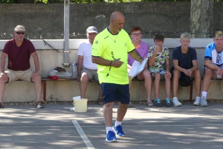 المغربي عبد الإله أوجارتي حكم دولي وعضو الجامعة الفرنسية لرياضة طامبوران المغربي عبد الإله أوجارتي حكم دولي وعضو الجامعة الفرنسية لرياضة طامبوران
