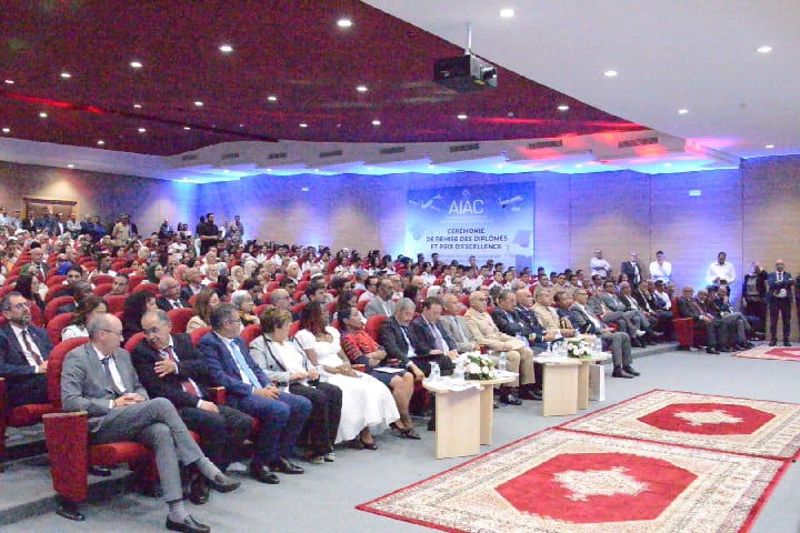 عبد الجليل يترأس حفل التميز لخريجي أكاديمية محمد السادس الدولية للطيران المدني عبد الجليل يترأس حفل التميز لخريجي أكاديمية محمد السادس الدولية للطيران المدني