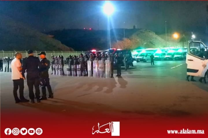 مجموعة جديدة من المهاجرين غير القانونيين تكسر هدوء الفنيدق، والسلطات تستنفر قواها الأمنية مجددا مجموعة جديدة من المهاجرين غير القانونيين تكسر هدوء الفنيدق، والسلطات تستنفر قواها الأمنية مجددا