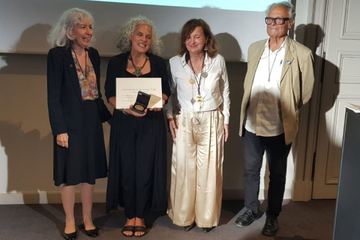 مهندسة مغربية تتوج بالميدالية الذهبية الكبرى للأكاديمية الفرنسية للهندسة المعمارية مهندسة مغربية تتوج بالميدالية الذهبية الكبرى للأكاديمية الفرنسية للهندسة المعمارية