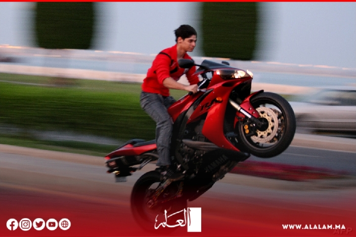 مراهقون يثيرون الفوضى بالدراجات النارية ويحولون الشارع إلى ساحة حرب في سيدي علال التازي مراهقون يثيرون الفوضى بالدراجات النارية ويحولون الشارع إلى ساحة حرب في سيدي علال التازي