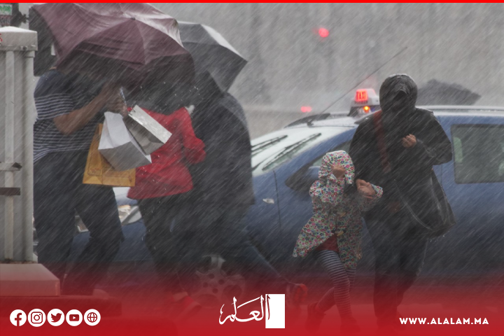 سحب كثيفة وأمطار متفرقة في مناطق متعددة بالمملكة سحب كثيفة وأمطار متفرقة في مناطق متعددة بالمملكة