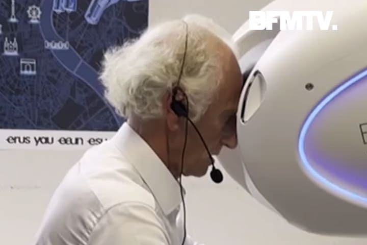 جرّاح في بوردو يجري عملية جراحية عن بعد لمريض في الصين جرّاح في بوردو يجري عملية جراحية عن بعد لمريض في الصين