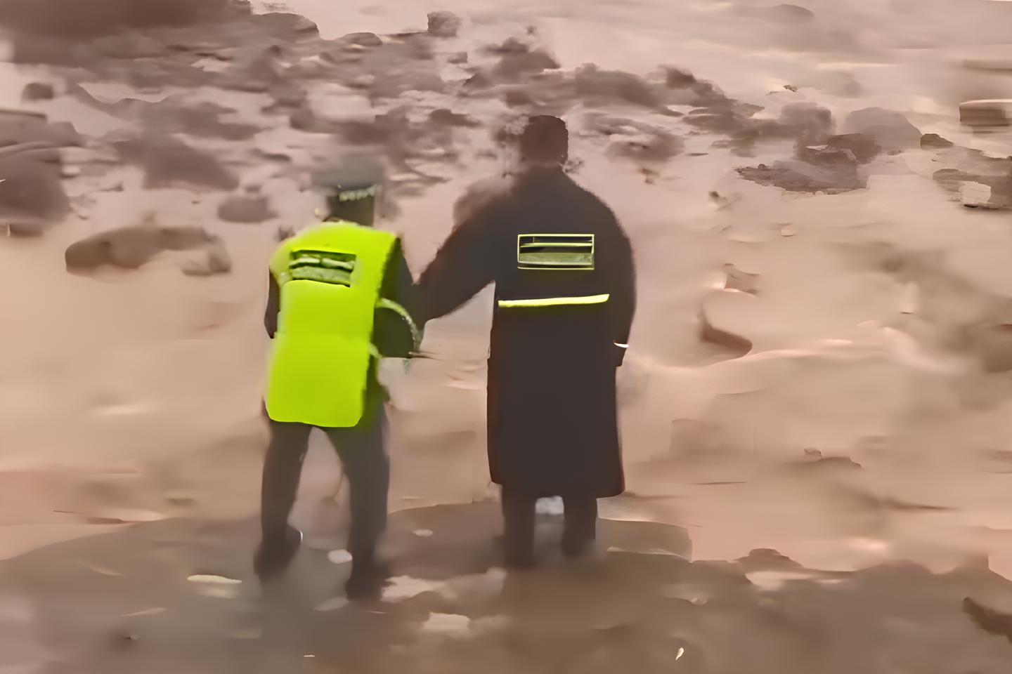 السيول تقتل سيدتين وتجرف منازل وقناطر في تازة وصفرو السيول تقتل سيدتين وتجرف منازل وقناطر في تازة وصفرو