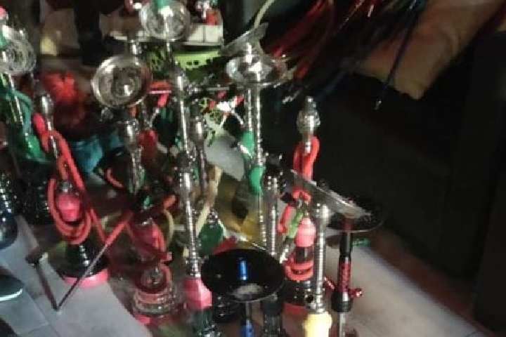 السلطات المحلية تداهم أوكار "الشيشا" في أكادير السلطات المحلية تداهم أوكار "الشيشا" في أكادير