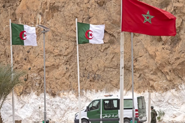 الجزائر تسلم محتجزين مغاربة والجمعيات الحقوقية تواكب الملف الجزائر تسلم محتجزين مغاربة والجمعيات الحقوقية تواكب الملف