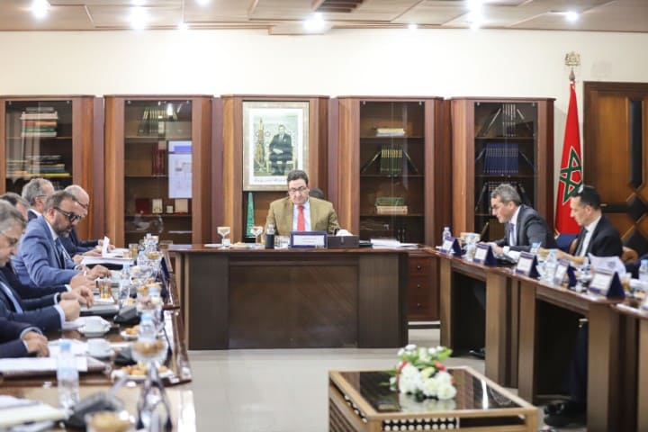 الوزير قيوح يترأس مجلس إدارة الوكالة المغربية لتنمية الأنشطة اللوجيستيكية الوزير قيوح يترأس مجلس إدارة الوكالة المغربية لتنمية الأنشطة اللوجيستيكية