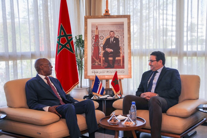 قيوح يتباحث مع وزير خارجية الرأس الأخضر سبل توطيد التعاون الثنائي بين البلدين قيوح يتباحث مع وزير خارجية الرأس الأخضر سبل توطيد التعاون الثنائي بين البلدين