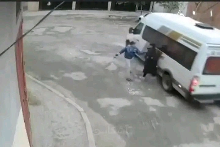 بالصور.. توقيف سارقين واستدعاء سائق لم يقدم المساعدة للضحية بالصور.. توقيف سارقين واستدعاء سائق لم يقدم المساعدة للضحية