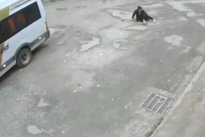 بالصور.. توقيف سارقين واستدعاء سائق لم يقدم المساعدة للضحية بالصور.. توقيف سارقين واستدعاء سائق لم يقدم المساعدة للضحية