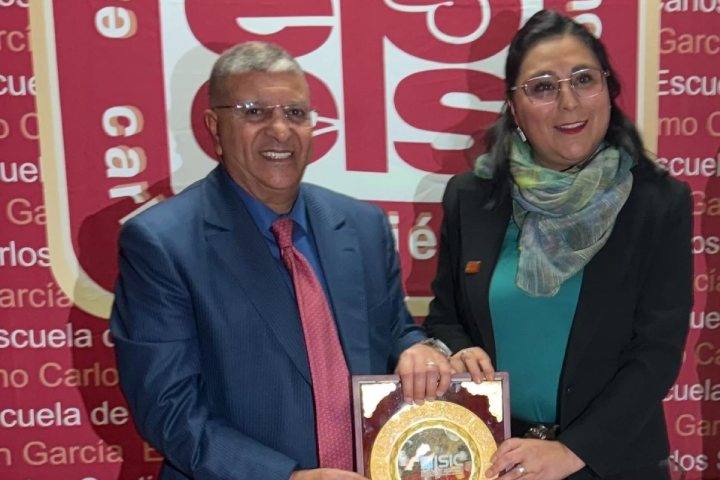 اتفاقية شراكة بين معهد الإعلام والاتصال ومدرسة الصحافة كارلوس سبتين غارسيا بالمكسيك اتفاقية شراكة بين معهد الإعلام والاتصال ومدرسة الصحافة كارلوس سبتين غارسيا بالمكسيك