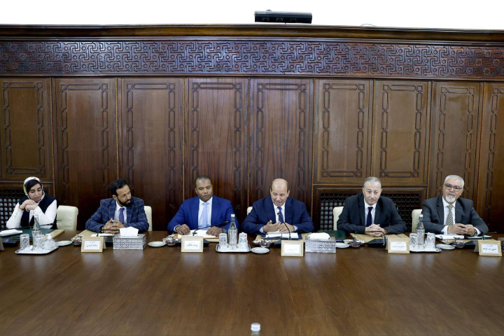 المركزيات النقابية تؤكد على ضرورة الاستجابة لمطالبها المختلفة بالقطاعين العام والخاص المركزيات النقابية تؤكد على ضرورة الاستجابة لمطالبها المختلفة بالقطاعين العام والخاص