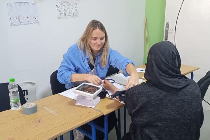 الحسيمة: قافلة طبية بلجيكية تقدم استشارات طبية بجماعة بني عمارت
