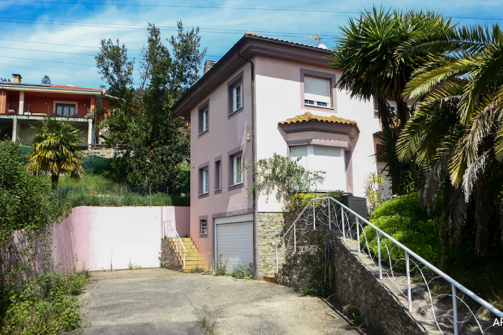 توقيف زوجين احتجزا أطفالهما لأكثر من ثلاث سنوات في إسبانيا توقيف زوجين احتجزا أطفالهما لأكثر من ثلاث سنوات في إسبانيا