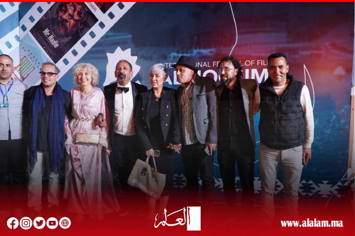 الحسيمة تتلألأ بسحر السينما: انطلاق مبهِر للدورة الرابعة من مهرجان الفيلم الدولي
