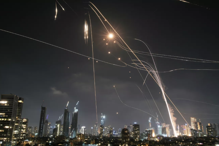 قتلى وجرحى جراء التصعيد الإسرائيلي الإيراني والقصف متواصل