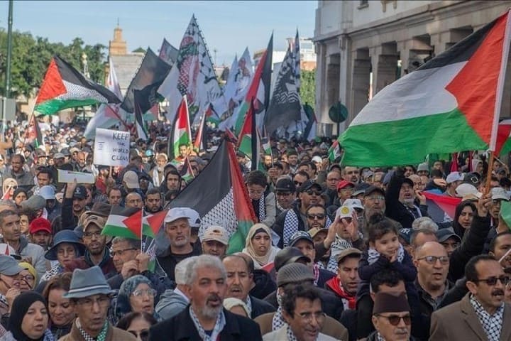 طنجاوة يتظاهرون تنديدًا بالعدوان الإسرائيلي على غزة وإيران