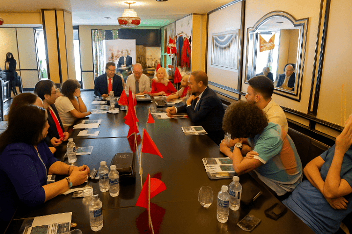 مغاربة العالم يعقدون ندوة حوارية بباريس حول الورش الملكي الخاص بالجالية مغاربة العالم يعقدون ندوة حوارية بباريس حول الورش الملكي الخاص بالجالية