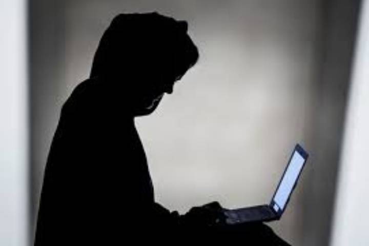 الحسيمة: ستة أشهر حبسًا نافذًا لسيدة أدينت بابتزاز وانتهاك خصوصية الغير
