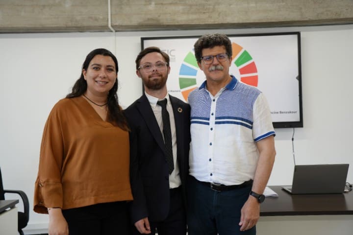 في سابقة بالمغرب.. طالب من ذوي التثلت الصبغي يحصل على الاجازة في الصحافة في سابقة بالمغرب.. طالب من ذوي التثلت الصبغي يحصل على الاجازة في الصحافة