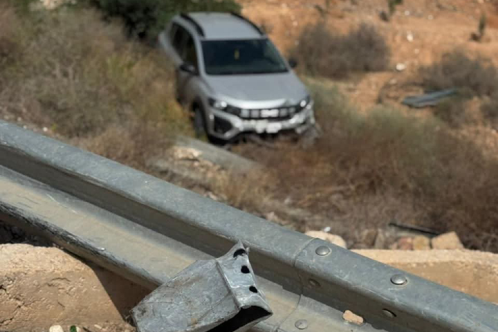 سقوط سيارة في وادٍ قرب مدرسة أجدير بسبب السرعة المفرطة
