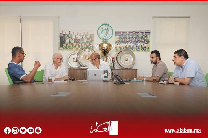 بعد ساعات على انتخابه رئيسا للفريق البيضاوي: الزيات يجتمع بالمدرب الشابي ويحدد معه ملامح “الرجاء الجديد” في للموسم المقبل..