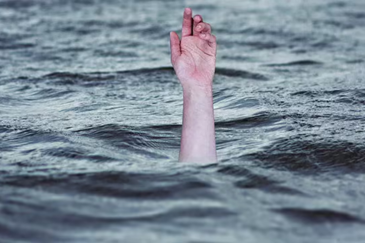 وفاة أربعيني غرقاً بشاطئ غير محروس نواحي الحسيمة وفاة أربعيني غرقاً بشاطئ غير محروس نواحي الحسيمة