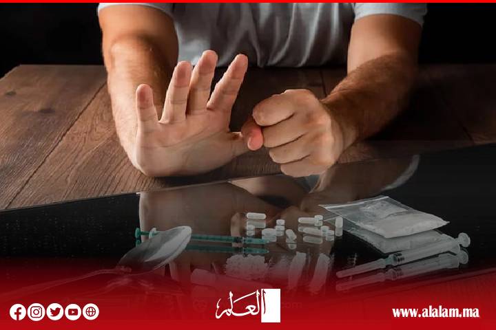 المحكمة الابتدائية للحسيمة تُدين مروج كوكايين بـ7 سنوات سجناً نافذاً وغرامة مالية المحكمة الابتدائية للحسيمة تُدين مروج كوكايين بـ7 سنوات سجناً نافذاً وغرامة مالية