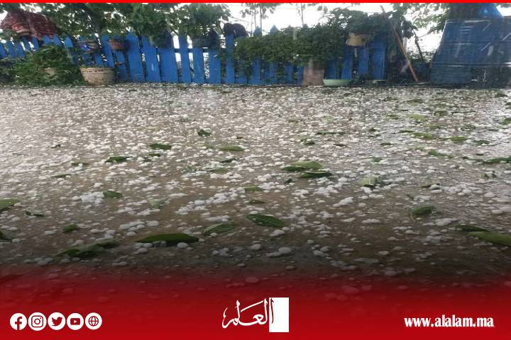 Un orage soudain frappant une zone "J'habite" Dans la province d'Al -Hoceima et une chute lourde pour le rhume