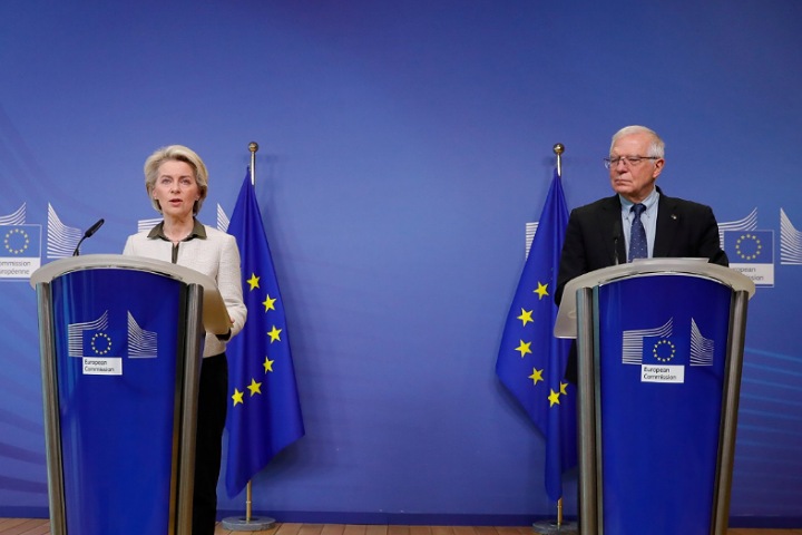 Ciblant le chef du président de la Commission européenne tout en atterrissant en Bulgarie
