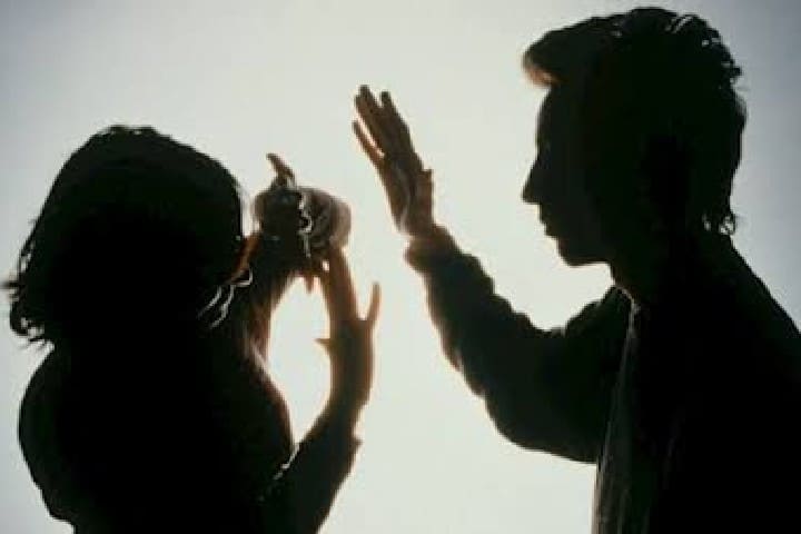 الحسيمة: سنتان حبسا نافذا وغرامة مالية لمتهم عنف والدته الحسيمة: سنتان حبسا نافذا وغرامة مالية لمتهم عنف والدته