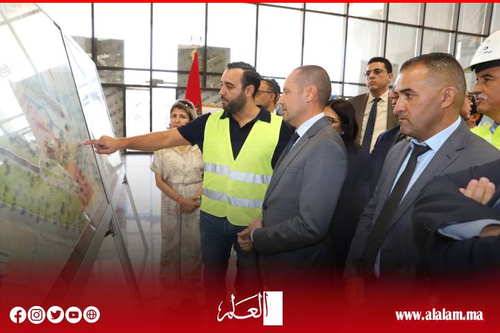 وزير الصحة يتفقد مشروع بناء المركز الاستشفائي الجامعي بالعيون ويطلع على سير عمل مؤسسات صحية قائمة ومشاريع جارية بجهة العيون الساقية الحمراء وزير الصحة يتفقد مشروع بناء المركز الاستشفائي الجامعي بالعيون ويطلع على سير عمل مؤسسات صحية قائمة ومشاريع جارية بجهة العيون الساقية الحمراء