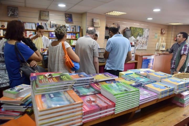 كتب مدرسية مفقودة تربك الأسر.. والوزارة تطمئن بحل الخصاص قريبا