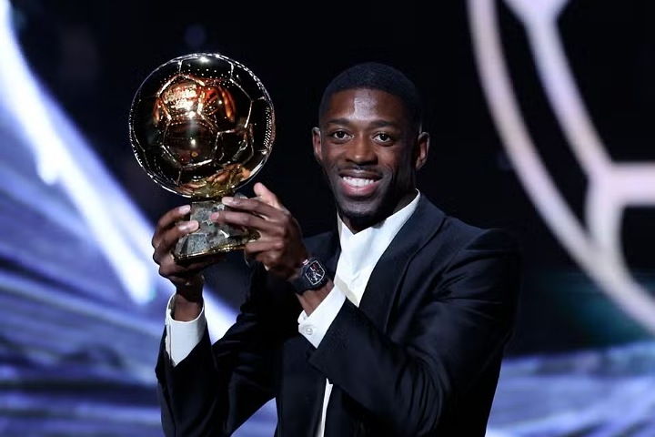 ديمبيلي يحصد جائزة الكرة الذهبية لأفضل لاعب