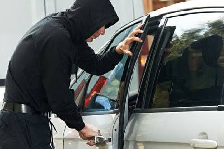 الحسيمة: الأمن يطيح بمشتبه به في سرقة محتويات السيارات