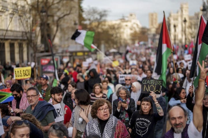 إسبانيا تمنع مظاهرات حاشدة مساندة لفلسطين وتستخدم العنف لتفريقها