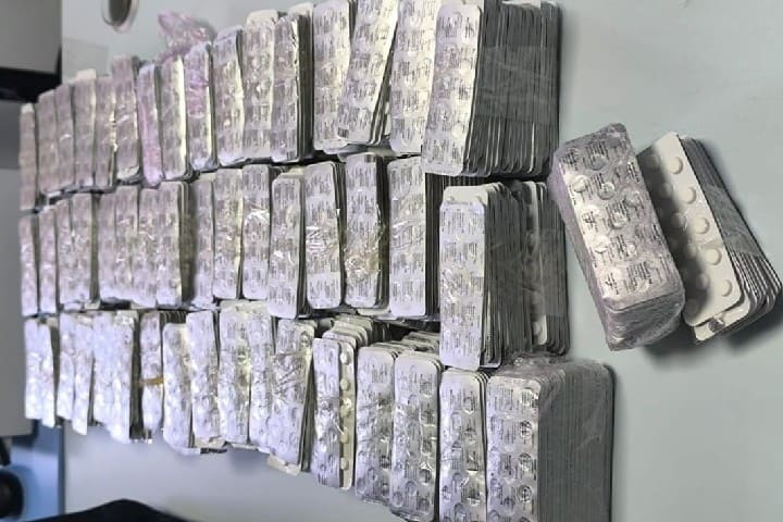 فتح تحقيق في قضية محاولة تهريب 30 ألف و285 قرص طبي مخدر انطلاقا من معبر باب سبتة فتح تحقيق في قضية محاولة تهريب 30 ألف و285 قرص طبي مخدر انطلاقا من معبر باب سبتة