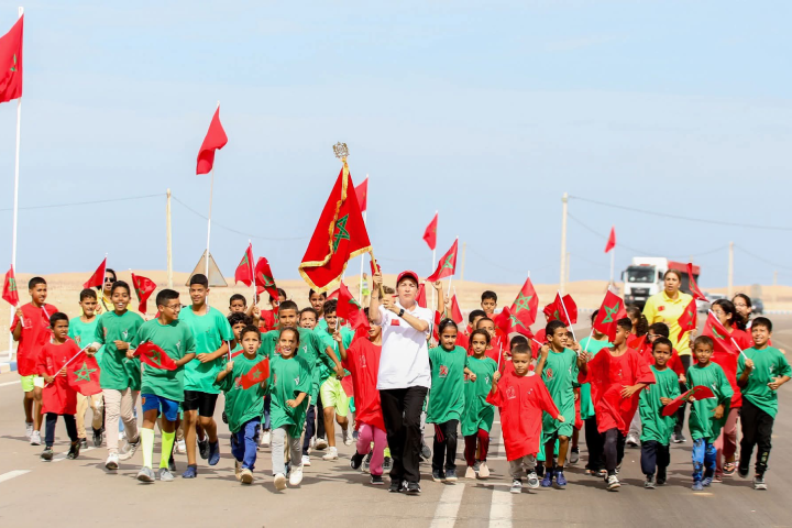 قافلة "سباق التناوب الرمزي المسيرة الخضراء" تتوقف بجماعة الطاح