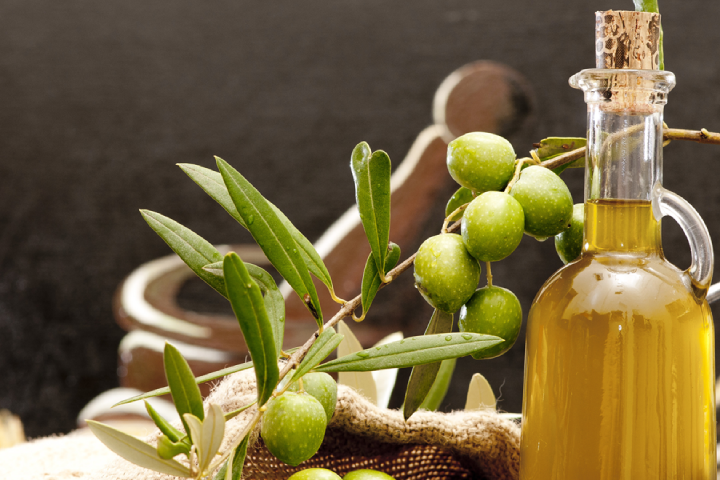 "أونسا" ترد على الإشاعات وتؤكد سلامة زيت الزيتون العائدة من بلجيكا