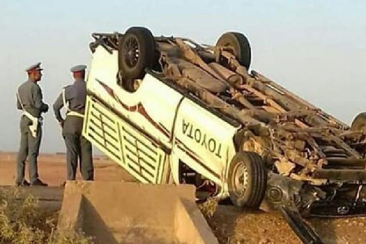 تارودانت.. إصابة 17 عاملاً زراعياً في انقلاب سيارة "بيكوب" بأولوز