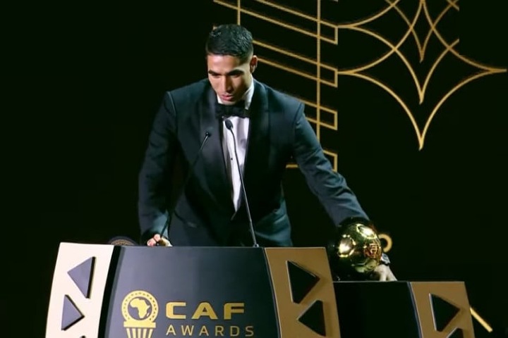 حكيمي يتوج بجائزة أحسن لاعب في إفريقيا