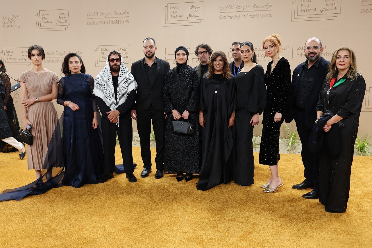 أفراد طاقم فيلم "صوت هند رجب" وأبطال القصة الحقيقيين في مهرجان الدوحة السينمائي: صوت هند هو صوت غزة وكلّ الفلسطينيين