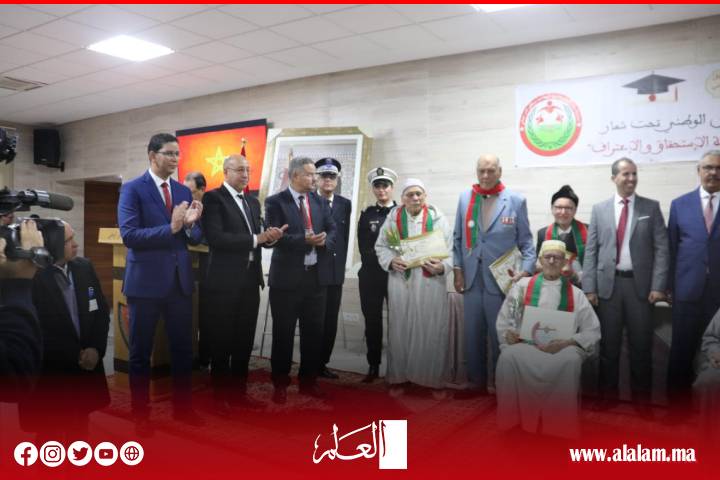 ولاية أمن وجدة تكرم مجموعة من المتقاعدين في حفل التميز الجهوي لفائدة بنات موظفي الأمن الوطني